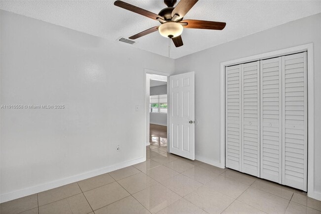 Building Photo - 2744 SW 23rd Terrace