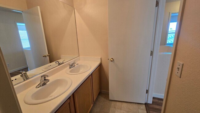 Building Photo - 2 story, 2 car garage, 4 bedroom, All appliances. move in ready home !