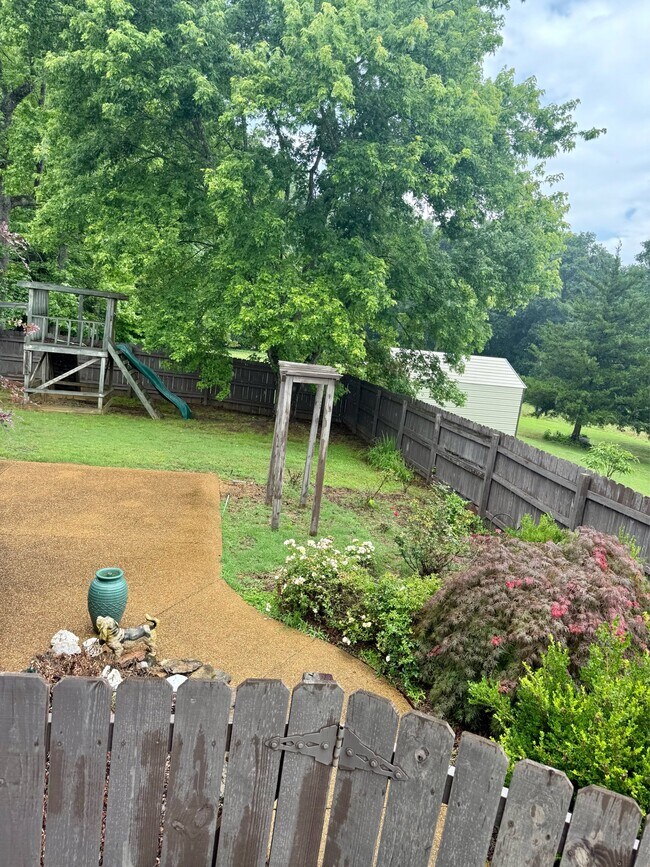 Building Photo - 364 Spring Hill Dr