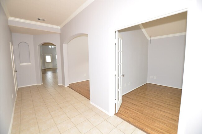 Building Photo - 21603 Kings Bend Dr