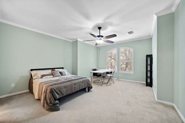 Building Photo - 90 McGowen St