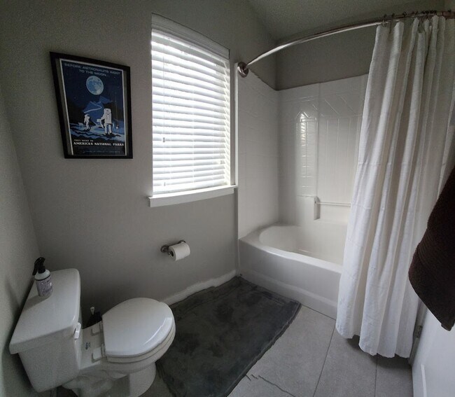 Building Photo - Gem Heights Area Luxury
