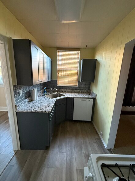 kitchen - 230 Buckeye St