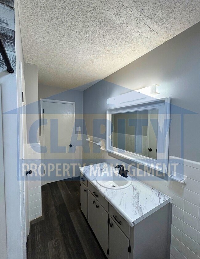 Building Photo - Three bedroom ranch-style home!