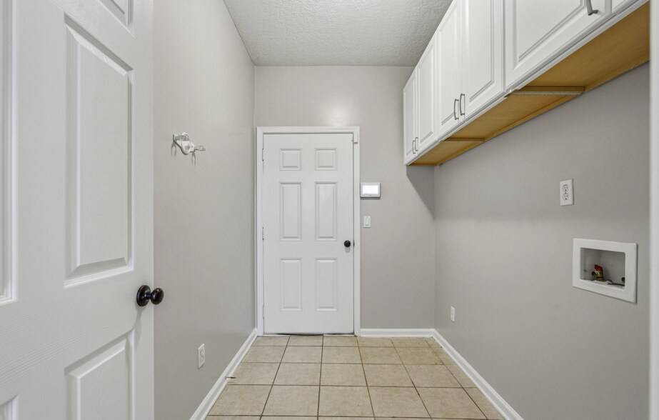 Building Photo - 1601 Majestic View Ln