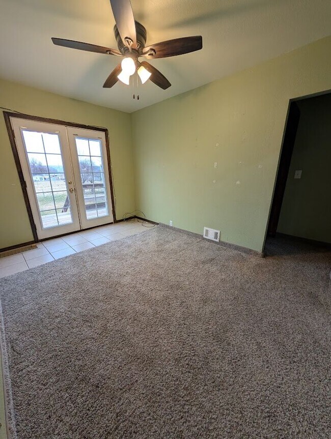 Building Photo - 3 bed 1 bath Orchards House