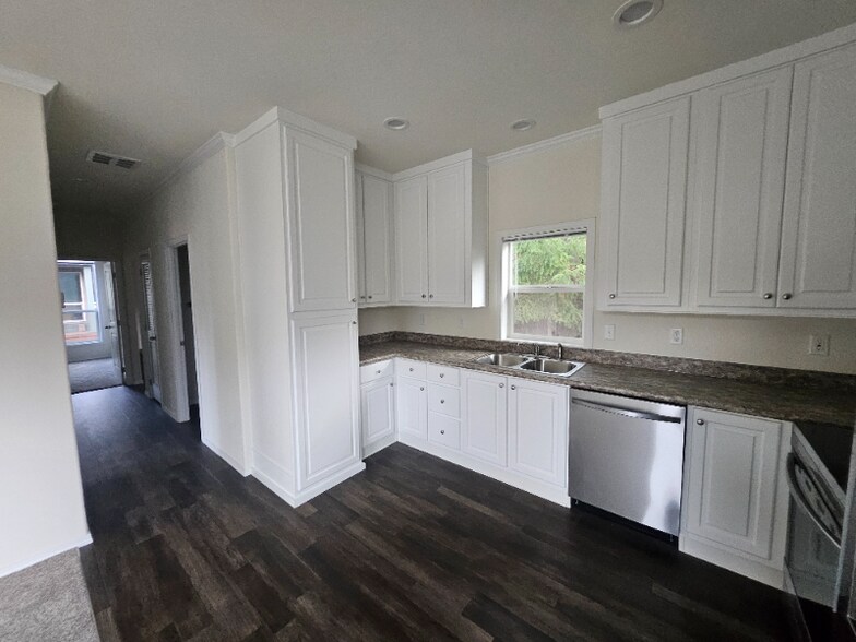 Building Photo - 1110 15th St