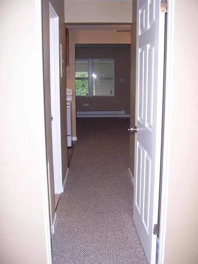 Building Photo - 8811 Schneider Ave