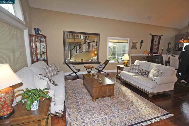 Building Photo - 243 Viewpoint Dr