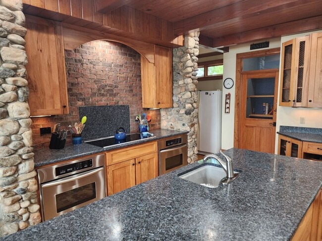 Building Photo - Fully Furnished Lakefront Home