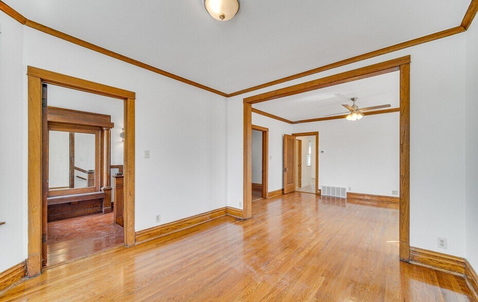 Building Photo - 3615 N Oakley Ave