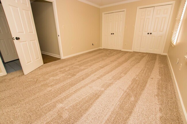 Building Photo - 3 bed 2 bath in Valley View