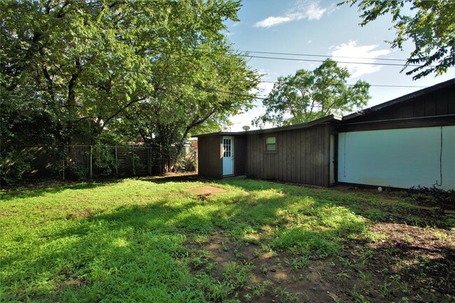 Building Photo - 3202 Barton View Dr