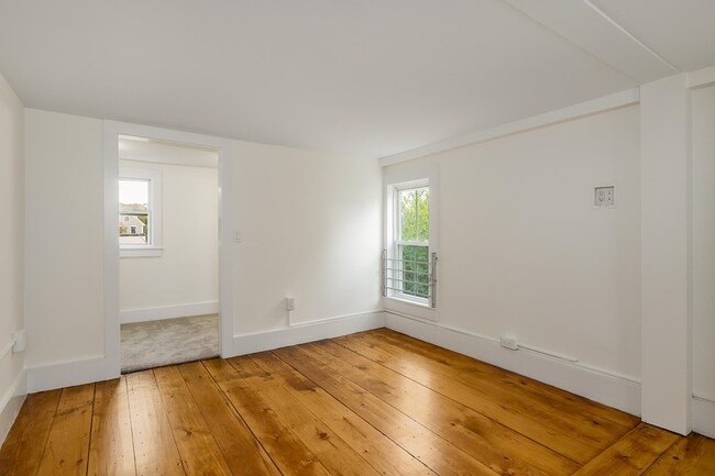 Building Photo - 26 Cabot St