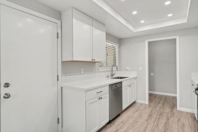 Building Photo - 3143 Shriver Dr