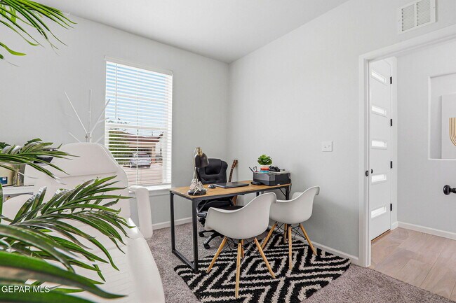 Building Photo - 6556 Ta Suil Pl