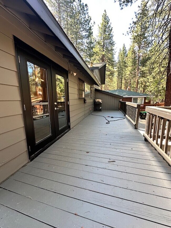 Building Photo - Lovely multi level home available now for ...