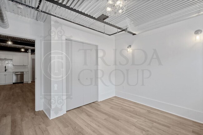 Building Photo - Modern 1 BR Apt in Mt Washington, 2 Off Street Parking Spaces, Private storage, Pets OK, W/D, DW, AC