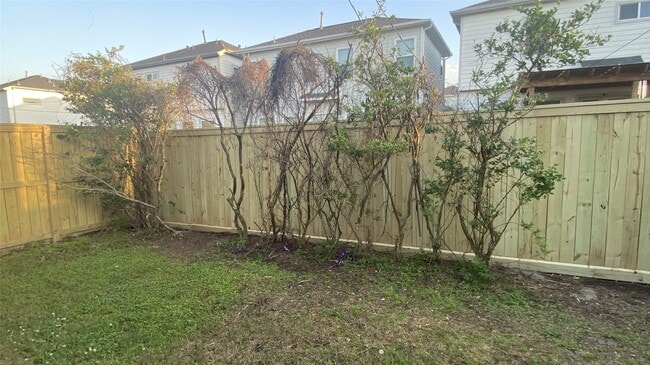 Building Photo - 6057 Yale St