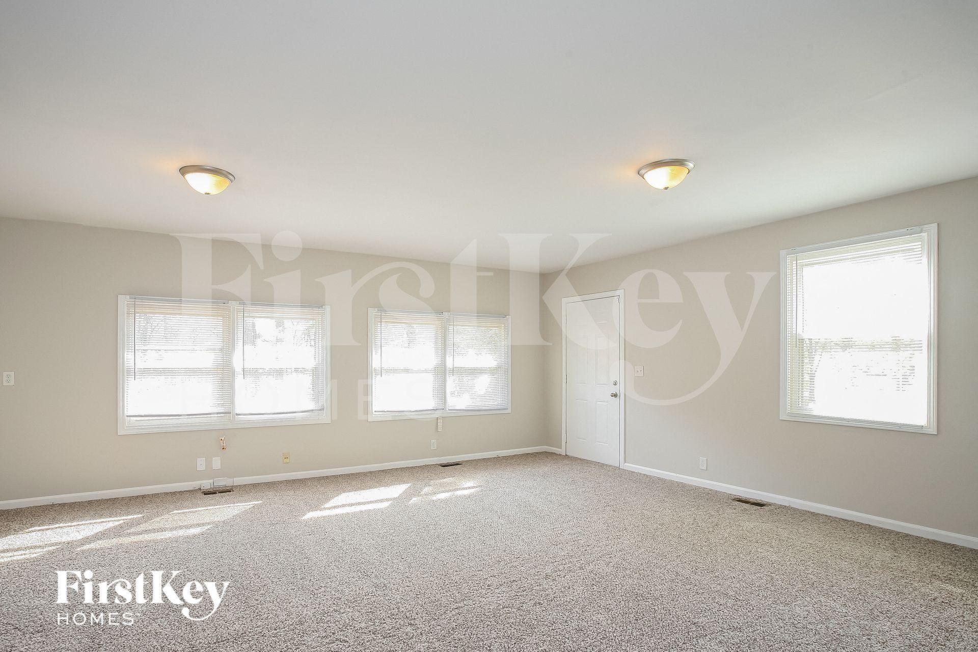 Building Photo - 6925 Bloomfield Dr E