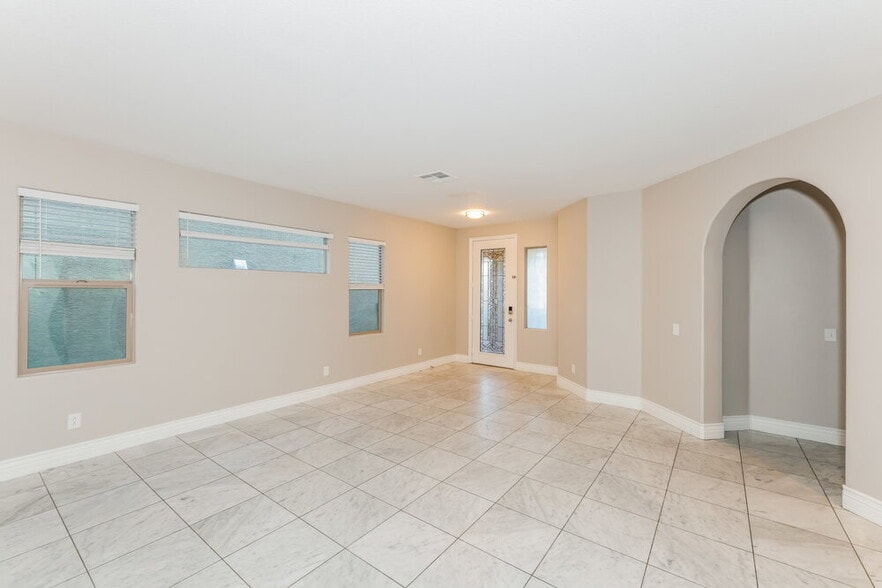 Building Photo - 196 Broken Putter Way