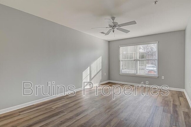 Building Photo - 7108 W Friendly Ave