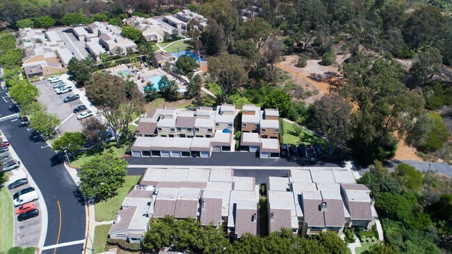 Building Photo - 7 Starburst Ct