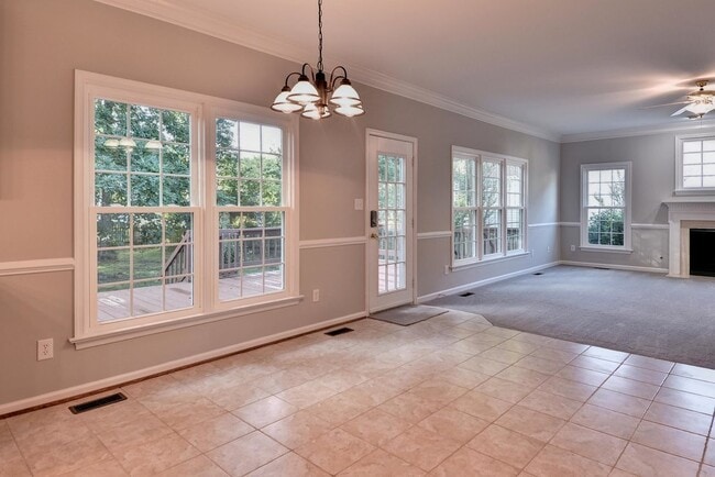 Building Photo - Updated & Spacious Home in Wythe Creek Farms