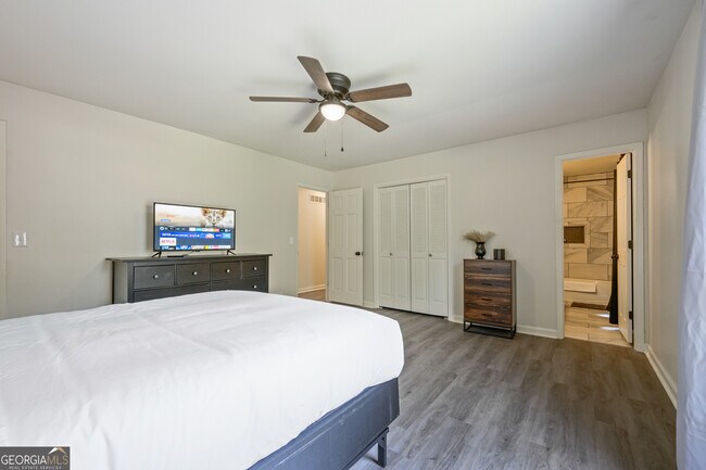 Building Photo - 2431 Weatherford Ct