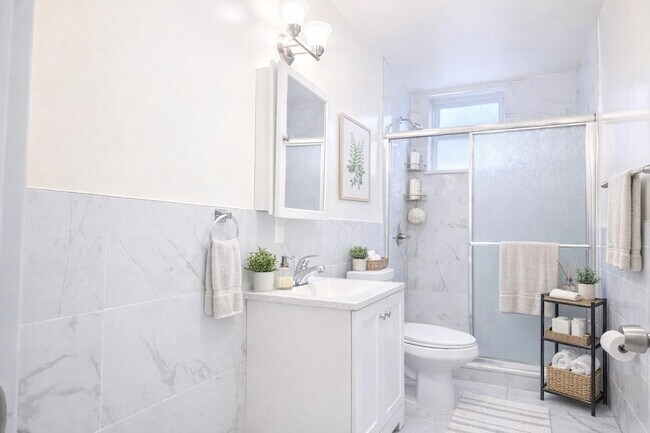 Building Photo - 5114 Hudson Ave