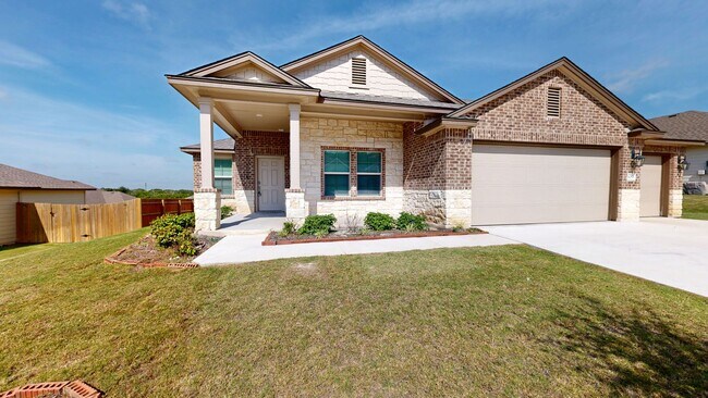 Building Photo - Discover this spacious 4-bedroom, 2-bath home with 3 CAR GARAGE!!!