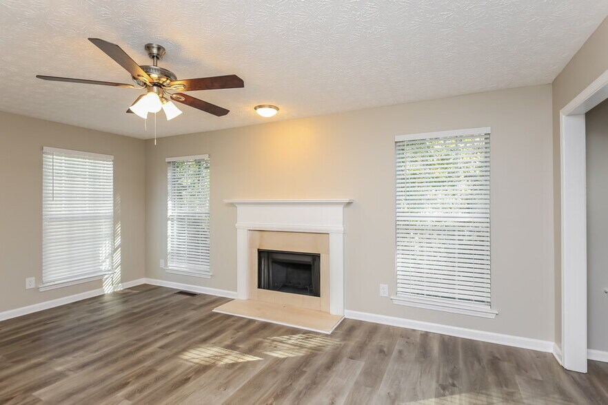 Building Photo - 557 Michael Cir