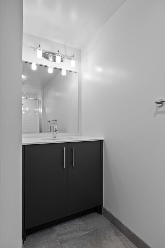 Building Photo - Sweet Ultra-Modern Air-Conditioned West Seattle Townhome w/ Parking