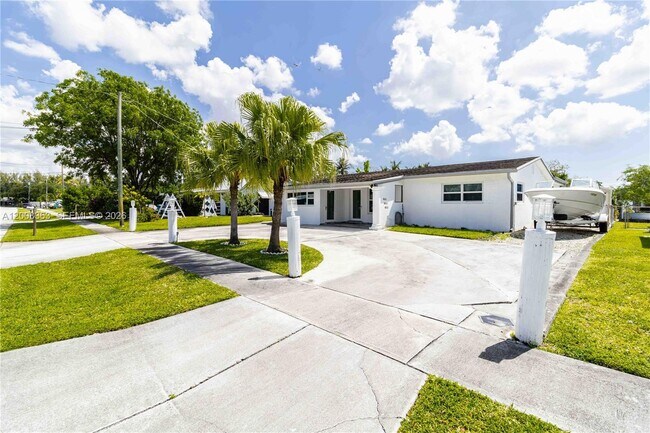Building Photo - 4530 SW 34th Dr