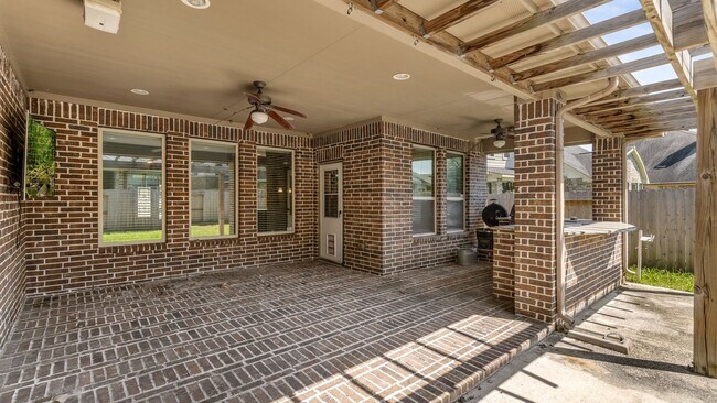 Building Photo - 8102 Little Scarlet St