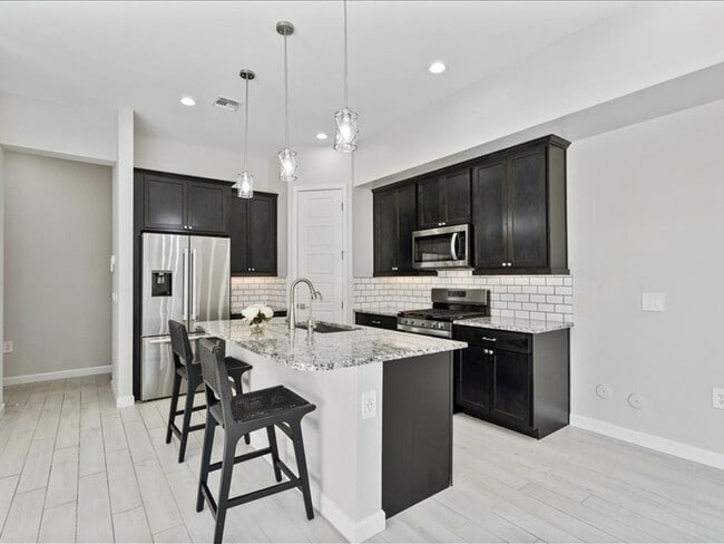 Building Photo - 5053 E Anderson Dr