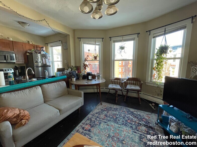 Building Photo - 72 Hillside St