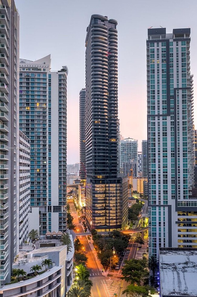 Building Photo - 1000 Brickell Plaza