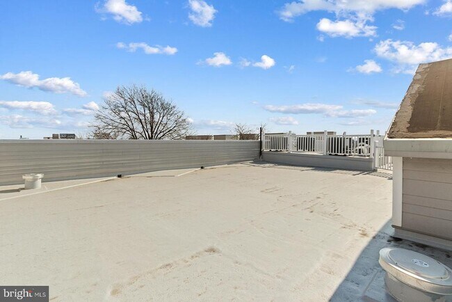 Building Photo - 1221 E Berks St
