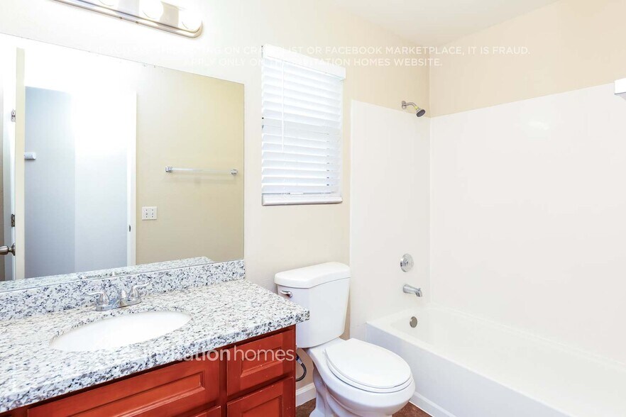 Building Photo - 1802 Gardenia Ct