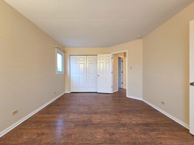 Building Photo - 1013 Meadow Lake Dr