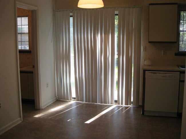 Building Photo - **Application Pending!! -LITTLE COUNTRY OFF SKIDAWAY