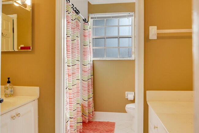 Building Photo - 2070 Chagall Cir