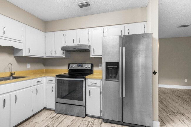 Building Photo - 3030 Blue Pine Ln