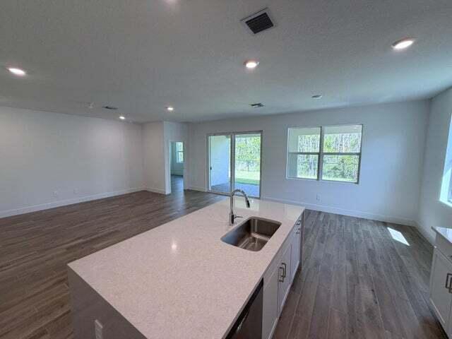 Building Photo - 6560 SE Pk Trce Dr