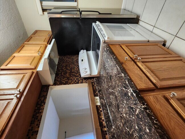 Building Photo - 545 Trace Cir