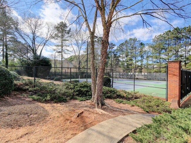 Building Photo - 3237 Waldwick Way SE
