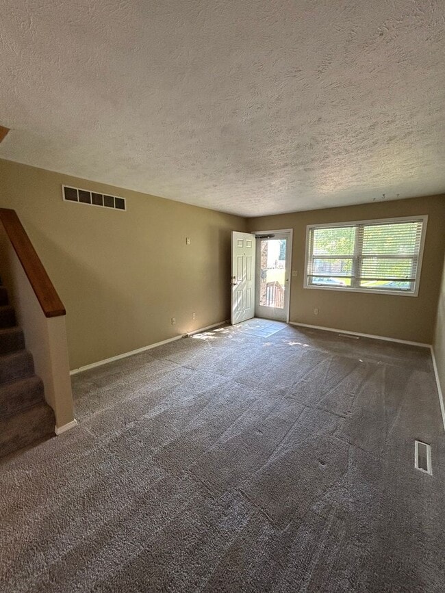 Building Photo - 2 Bedroom Townhome - Close to ISU Campus & Heartland