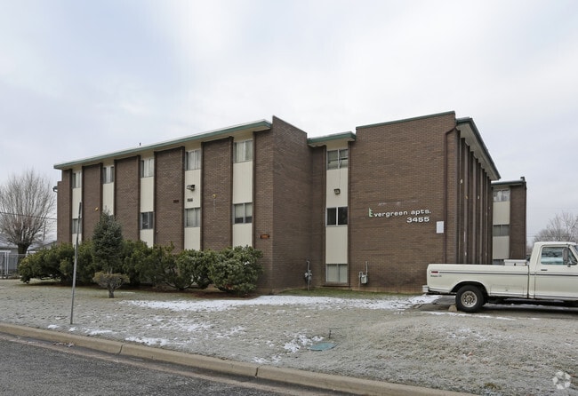 Primary Photo - Evergreen Apartments