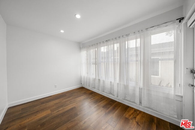 Building Photo - 369 S Virgil Ave